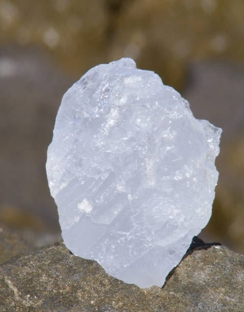 Piedra de alumbre natural, ingrediente principal del desodorante Rossieli